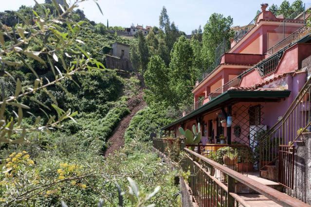 Carly & Dane Vacation House Taormina Bagian luar foto