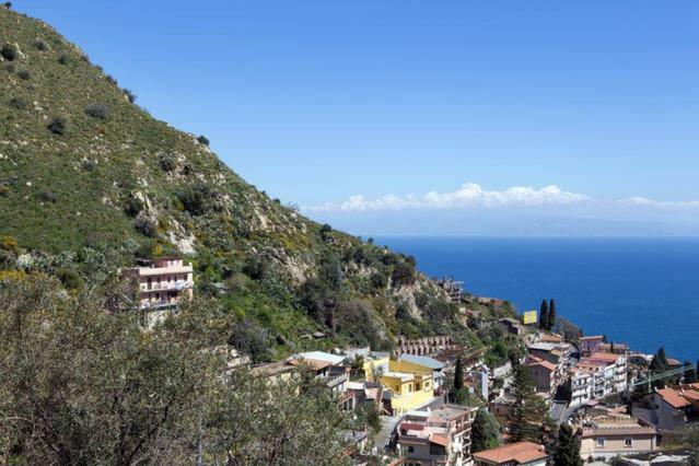 Carly & Dane Vacation House Apartment Taormina Bagian luar foto