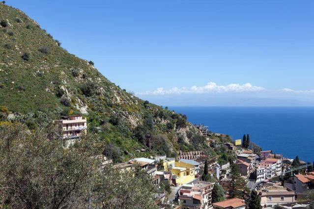 Carly & Dane Vacation House Taormina Bagian luar foto